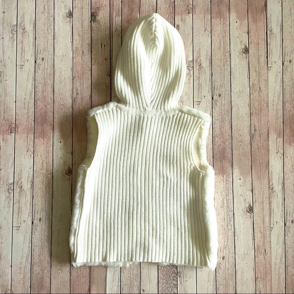 Gymboree Girl’s size 12-24 Months furry vest with Built in hoodie New with tags